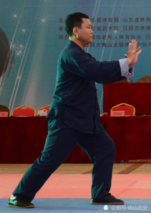 乔式太极拳总体来看,我们无论是从乔松茂从学于武式太极拳大家李锦藩