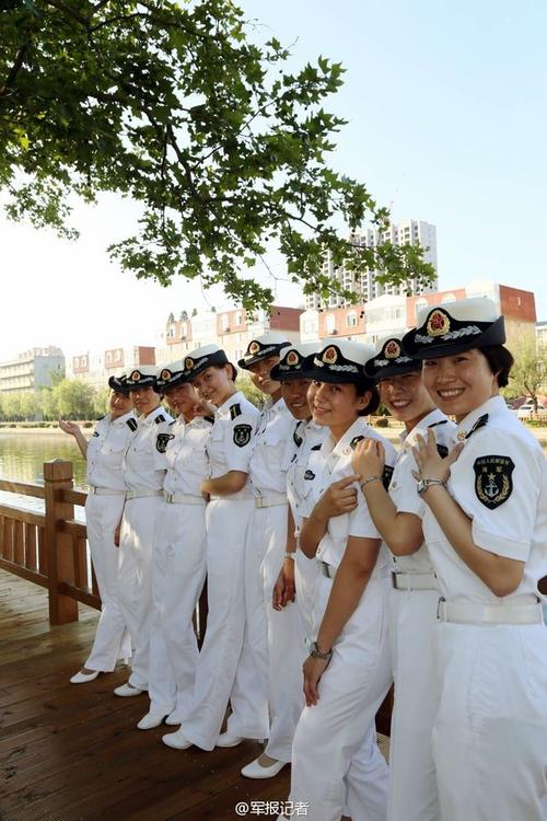 中国海军首批新疆籍维吾尔族女学员军校写真(高清组图