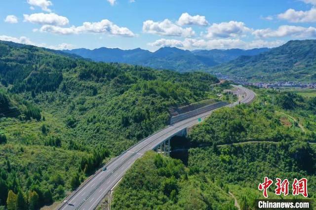 g96银百高速重庆城口(渝陕界)至开州高速公路开州谭家至赵家段30日