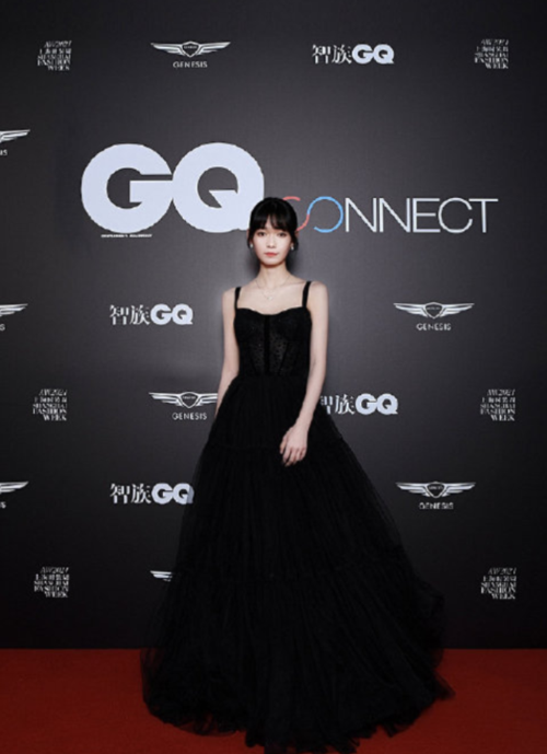 火箭少女解散一年,段奥娟穿着愈发大胆,这还是你认识