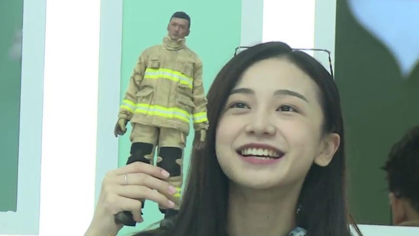 姜梓新喜获余文乐公仔秒变迷妹 醋王周晨晞一脸不服气