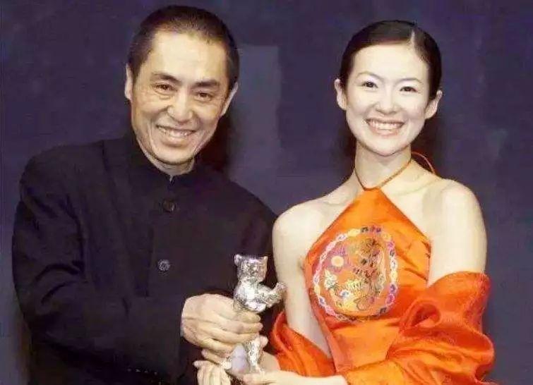 章子怡晒同学聚会照片中戏96级的姑娘们太牛了