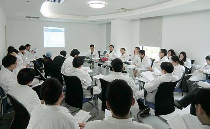 1月27日,医院召开南部科室主任和负责人沟通座谈会,医务处副处长郑亚