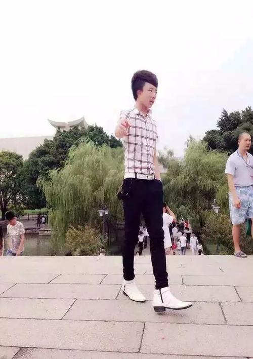 网络红人杨雅鑫的微博谁知道?