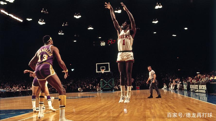 在nba圣诞大战历史中,一共产生过九次三双,而"大o"奥斯卡-罗伯特森