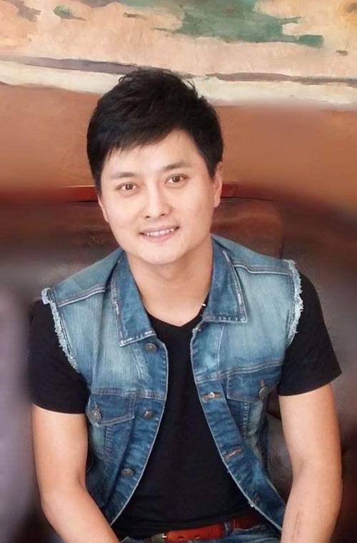 实锤从星光大道走出来的云飞被传大火后抛妻弃女现遭封杀