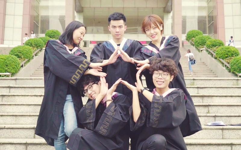 【有梗】最强创意毕业照姿势 92