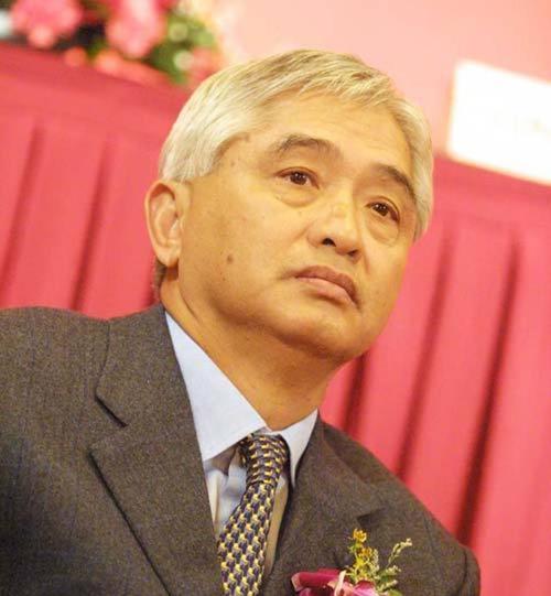 荣智健和妻子被调回北京,在北京工作期间,又生下了女儿荣明方