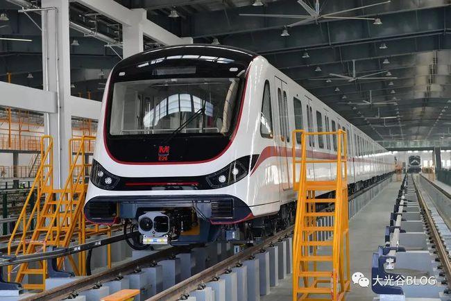 武汉地铁5号线35辆列车调试完毕!
