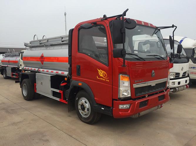 重汽豪沃轻卡油罐车|国五4.5方油罐车
