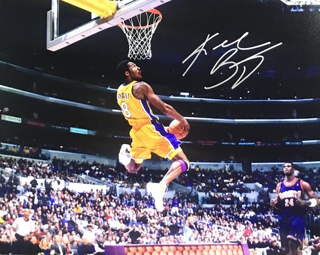 湖人科比布莱恩特kobe黑曼巴亲笔签名照片裱框含sa证书