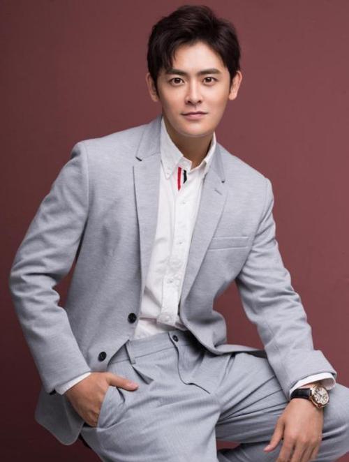 李欣泽《幸福,触手可及!》热播 搭档迪丽热巴精准刻画角色