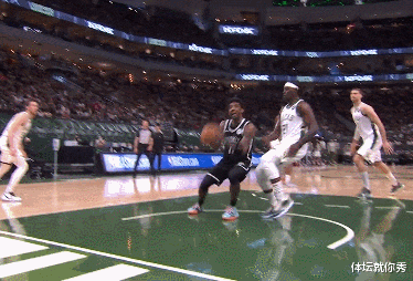 破案了 欧文90°崴脚 字母哥真的故意垫脚?这个细节很