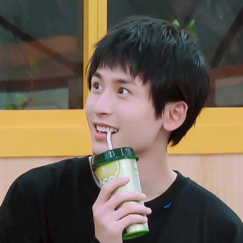 老婆张哲瀚高清头像