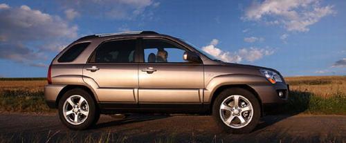 在去年实现国产的东风悦达起亚狮跑的外形与国外即将开始销售的新狮跑