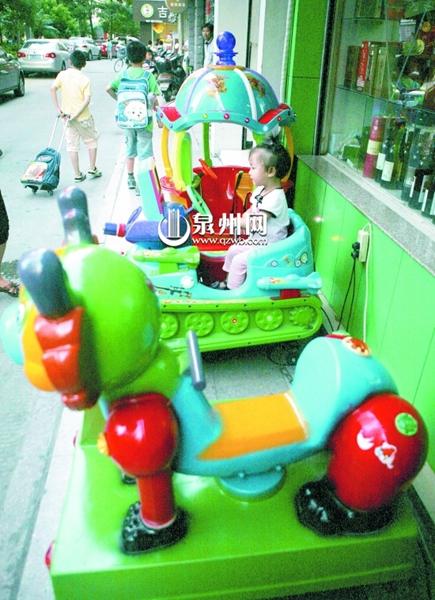 街头摇摇车摇得人心忧 多是三无产品存安全隐患