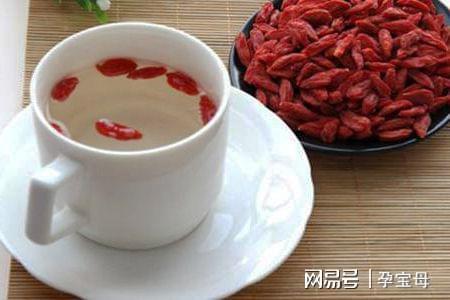 枸杞泡水喝对身体有什么样的好处什么类型的人群不适合吃枸杞