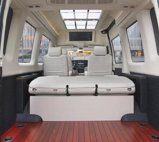 金冠依维柯商务车一款车一种出行方式