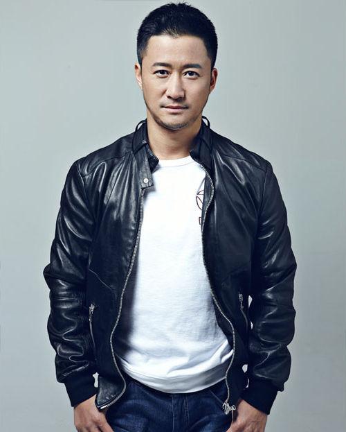 吴京黑色皮衣冷酷霸气写真