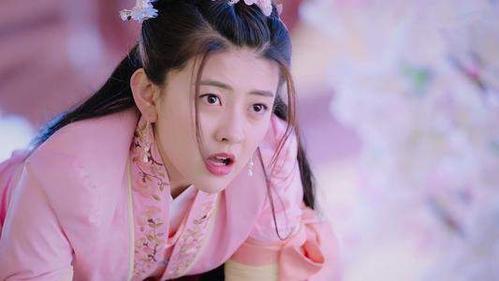 梁洁新剧一人分饰三角,拍了三季亲了三季,网友:要"杀狗"啦