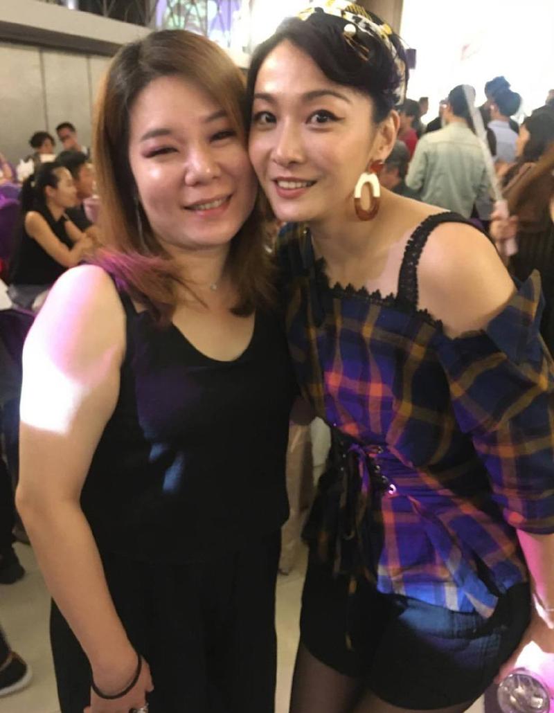 四十多岁的江祖平虽然单身,但身材保养得很好,这样的女人招人爱_手机