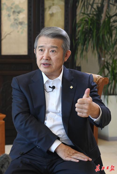泰康保险集团创始人,董事长兼ceo陈东升在北京总部接受长江日报-长江