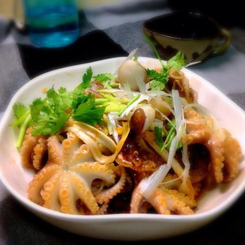 p>大葱拌八带稍是由章鱼为主要食材制作的美食. /p>