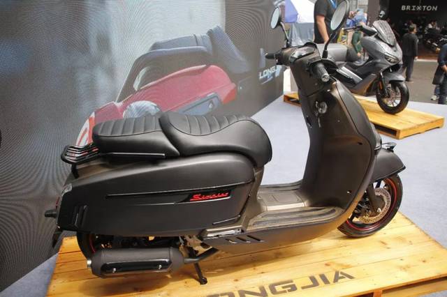 9秒破百!龙嘉发布2.38万起v-max,victoria两款300排量踏板