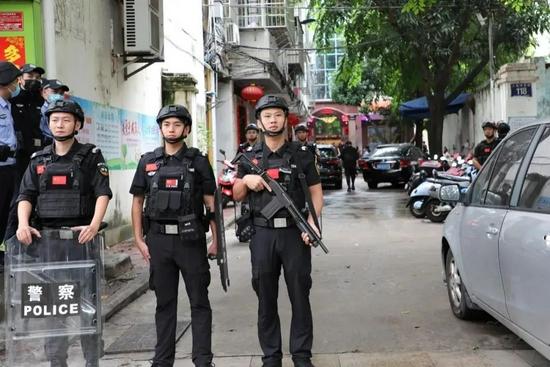 抓捕视频曝光!三亚杨家武涉黑犯罪团伙覆灭,涉案估值约10亿余元!