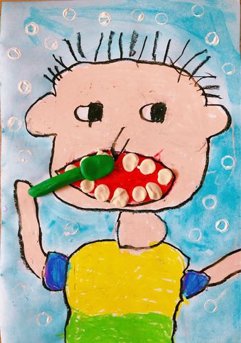 1号:小一班刘钱羿《我会自己刷牙》