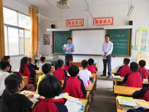 2019年5月15日,平邑县教育体育局领导到白彦镇各完小指导工作