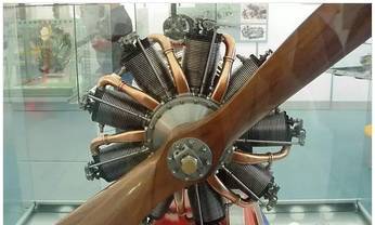 活塞式航空发动机其实和我们的车用发动机差不多,都是依靠活塞往复式