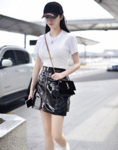 景甜走机场旧照火了4小时阅读量破100万气质火辣引起热议