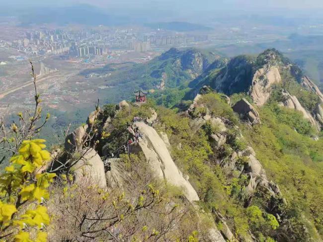 凤凰山景区"五一"再现火爆景象