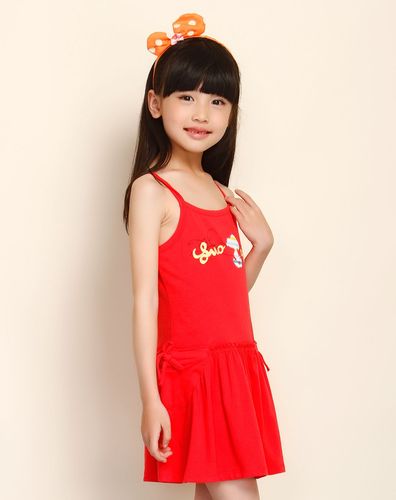 女童红色吊带时尚连衣裙