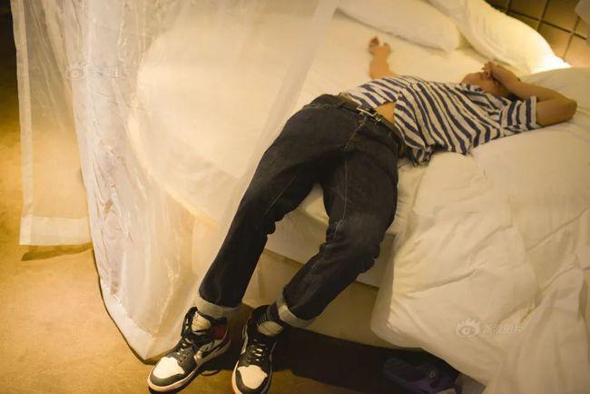 28岁小伙,酒后窒息身亡,亲友叹息:为个女人,死得不值