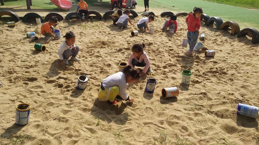 幼儿园里欢乐多——玩沙