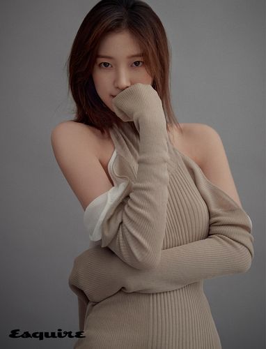 ohmygirl成员arin拍写真展成熟性感魅力