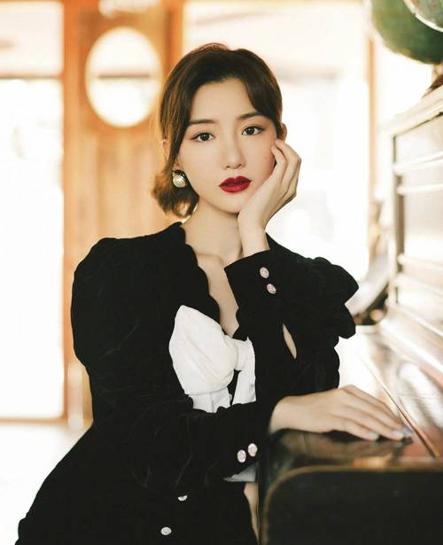 毛晓彤人气花旦写真集:姣美可人,大方美丽