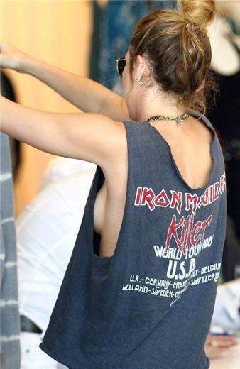 章子怡登杂志封面,侧露半球谁最性感