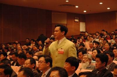 名嘴陈维聪涉嫌古董诈骗2亿 曾获金话筒奖(2)
