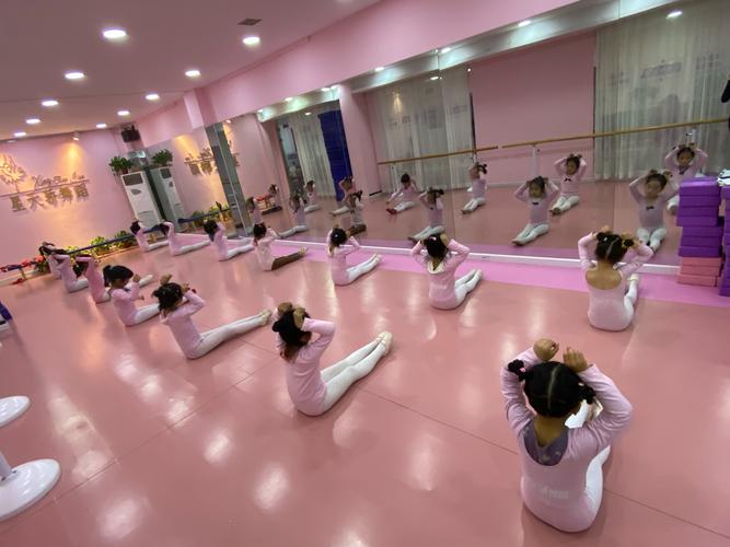 舞蹈《小蜻蜓》