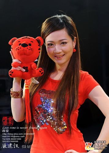 主持人白杨时冬瑾3.jpg