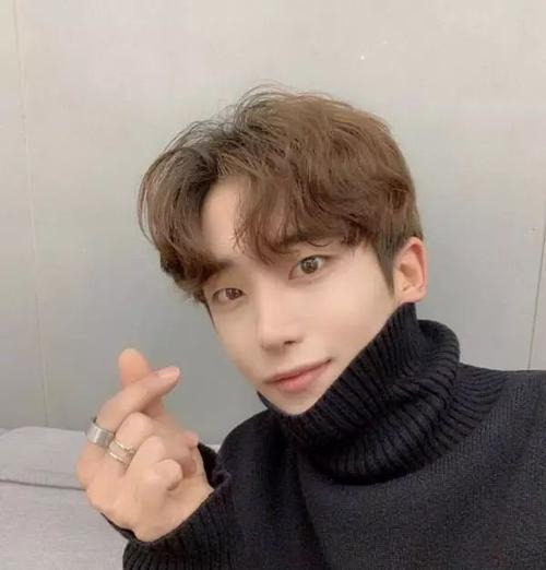 新的一年这样剪准没错2019三种微卷短发男生发型方案