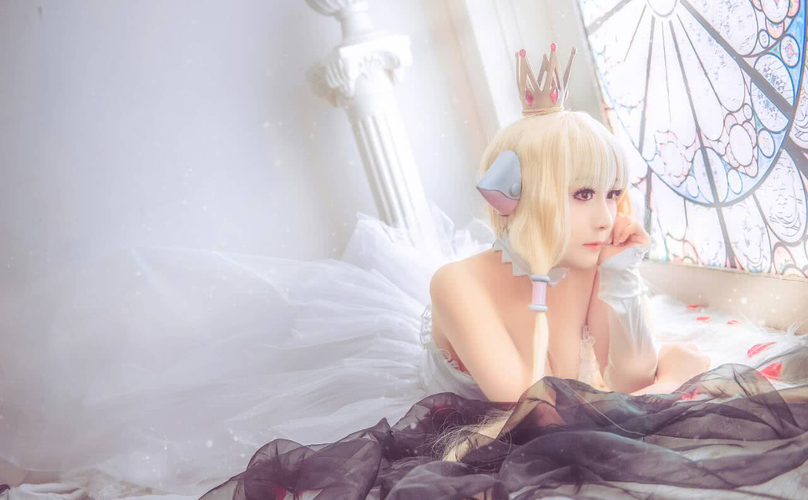 近日小编就在网上见到一位cos小叽的小姐姐~小叽是日本动漫【人形