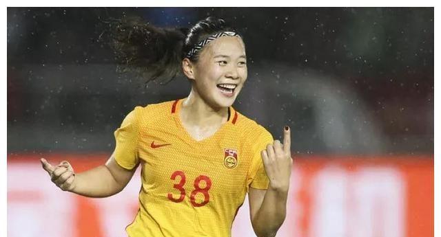 中国女足肖裕仪由球队超级替补成长为边路尖刀她在不断提高