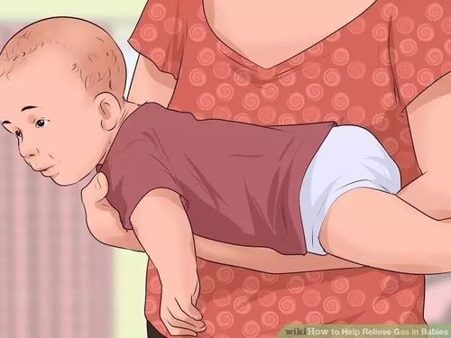 乱抻乱扭不睡觉,一边吃奶一边哭,宝宝如此闹人为那般?