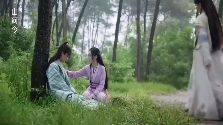 阿湘为了救曹蔚宁,不顾自己的性命,以鬼谷紫煞的身份