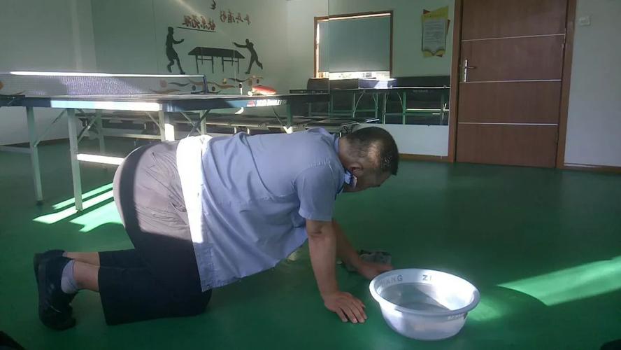 从一张照片看职工的转变