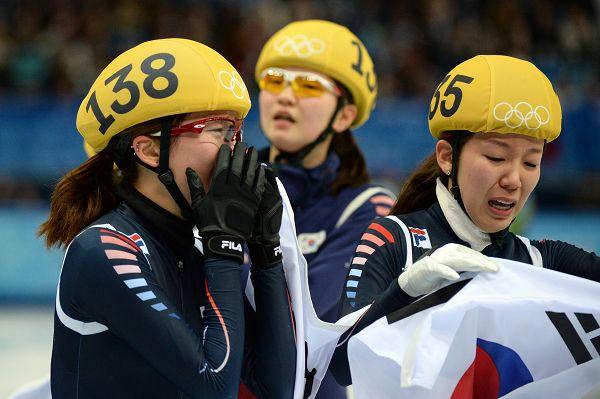 图文:女子短道3000米接力 朴升智落泪